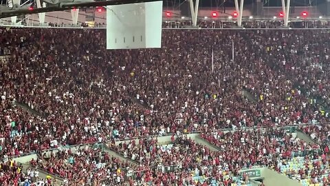 Torcida do Flamengo xingando Marcos Braz no Maracanã após perder a Taça Guanabara para o Fluminense