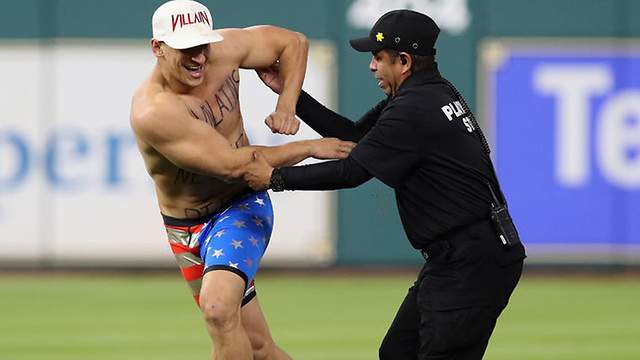 Famous YouTube Prankster VitalyzdTv STREAKS During World Series Game 5