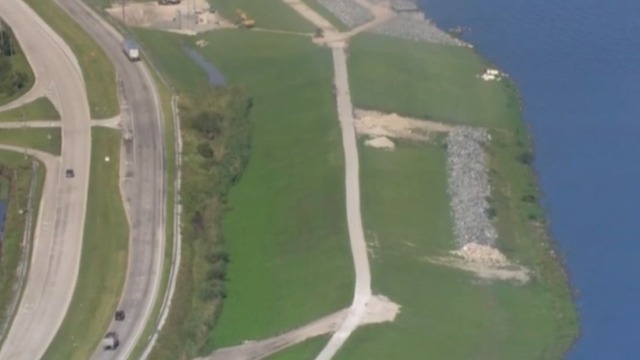 Recosntruction of the dike around Lake Okeechobee