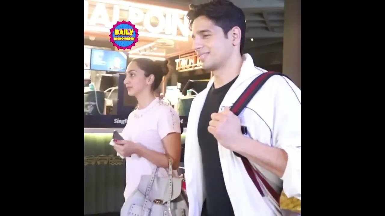 Sidharth Malhotra ,Kiara Advani Returned Mumbai Clicked At AirPort