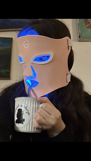 Blue light therapy with me 💙 #skincareroutine #skincare #fypシ゚viral #fypシ @Groomie Hers