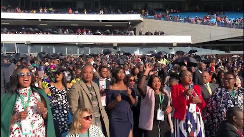 SOUTH AFRICA - Pretoria - Presidential Inauguration - Crowds in the stadium (video) (rHh)