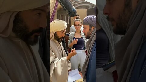 خالد النبوى يلقن الأداء لممثل أخر