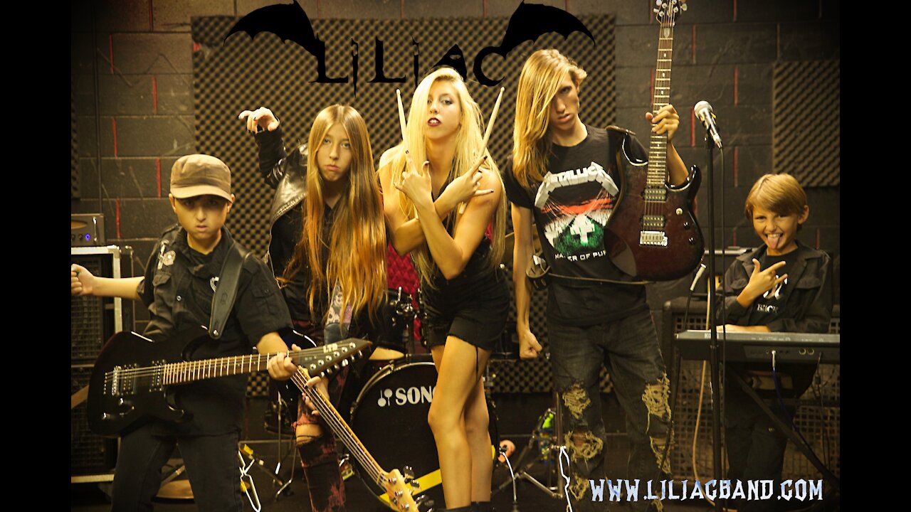Liliac - Enter Sandman (Official Music Video)