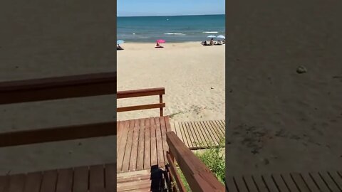 Se surpreenda com essa vista da Praia na Espanha l! #shorts #praia #ferias
