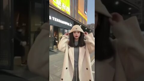 Gorgeous Chinese Girl Changes Hair In A Flash