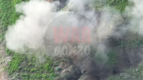 Shells rain down on Ukrainian soldiers attempting to take cover in trenches