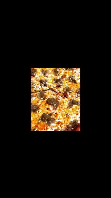 Sausage pizza | @pizza_eat52 on IG 🍕😍 #shorts