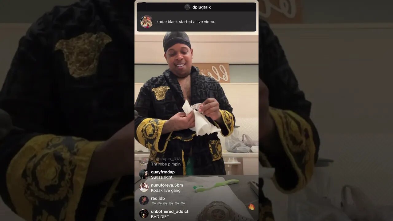 1finesse2tymes IG Live: Finesse2Tymes Clean His Jewelry While Keeping It Playa With His 3 GFs(25-02)