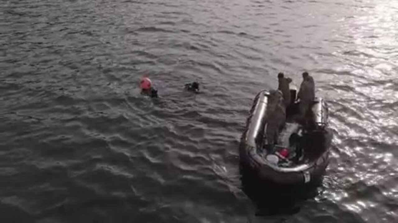 Navy EODMU-1 dives in Gastineau Channel