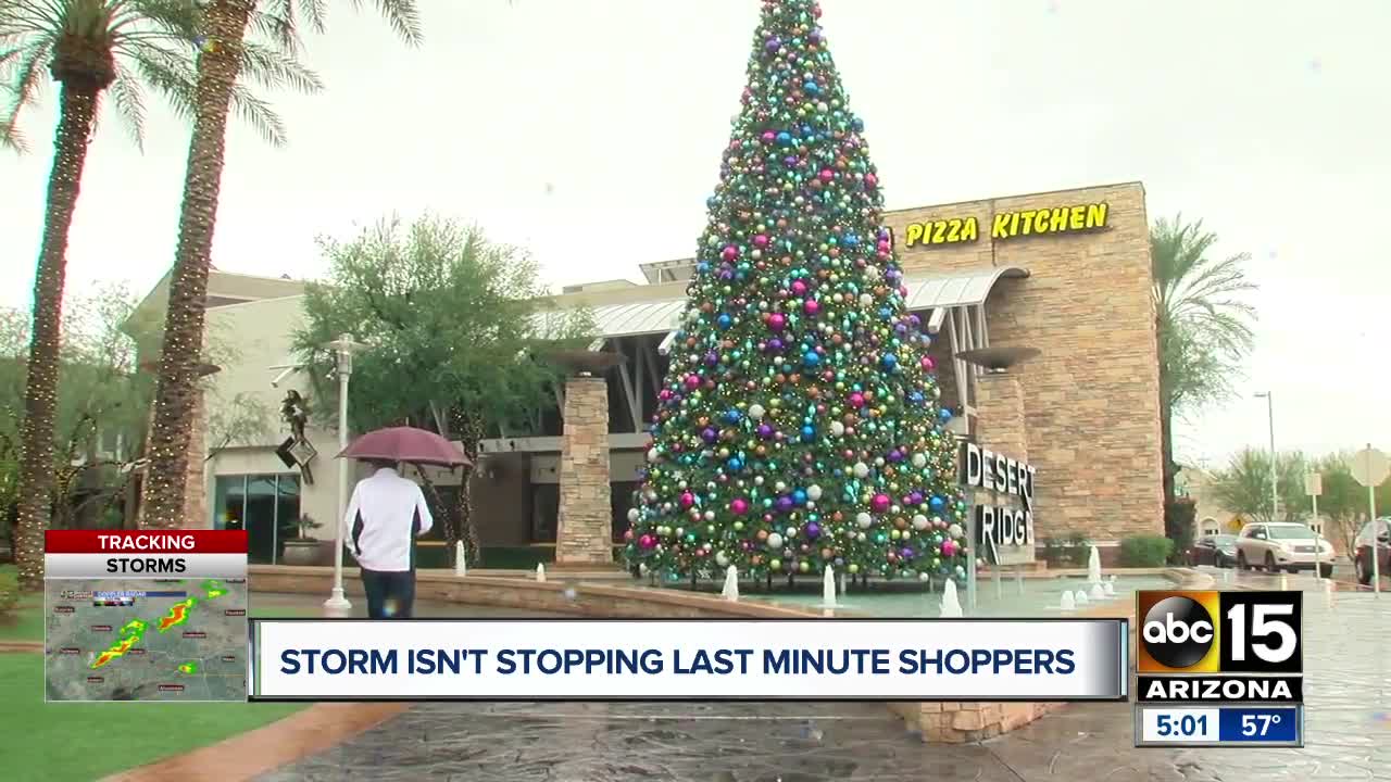 Storm isn't stopping last minute holiday shoppers