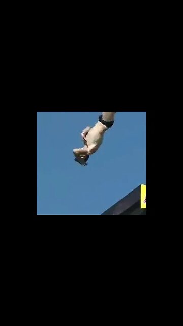 nadador profissional bateu a cabeça ao fazer salto