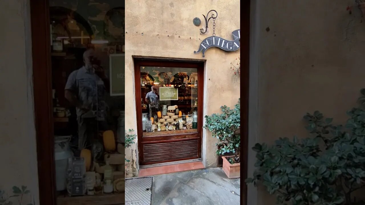 Cheese made in Pienza is known around the world as “Pecorino di Pienza” Cheese Shop Pienza Tuscany