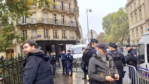 Les préparatifs avant le rassemblement organisé par E. Zemmour à Paris