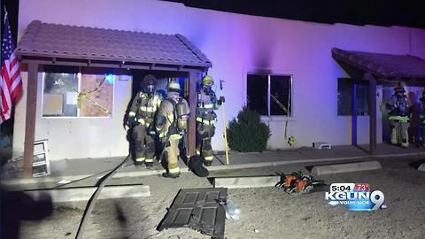 Apartment fire spreads to nearby tree, 4 units affected