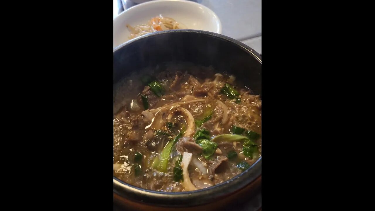 #Food #shorts #beef Mararinated beef unglazed earthenware bowl. 불고기 뚝배기