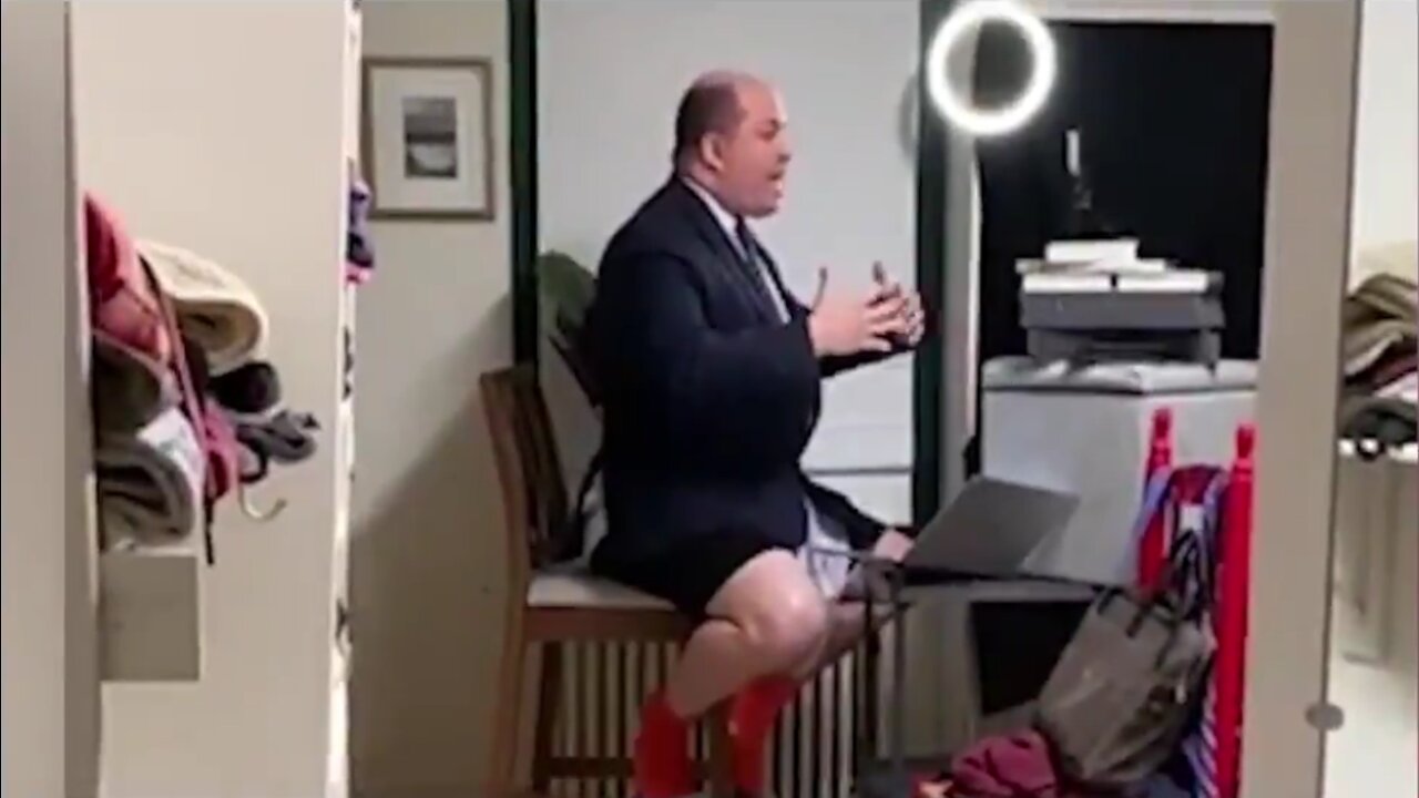 Brian Stelter Does News Commentary Without Pants On