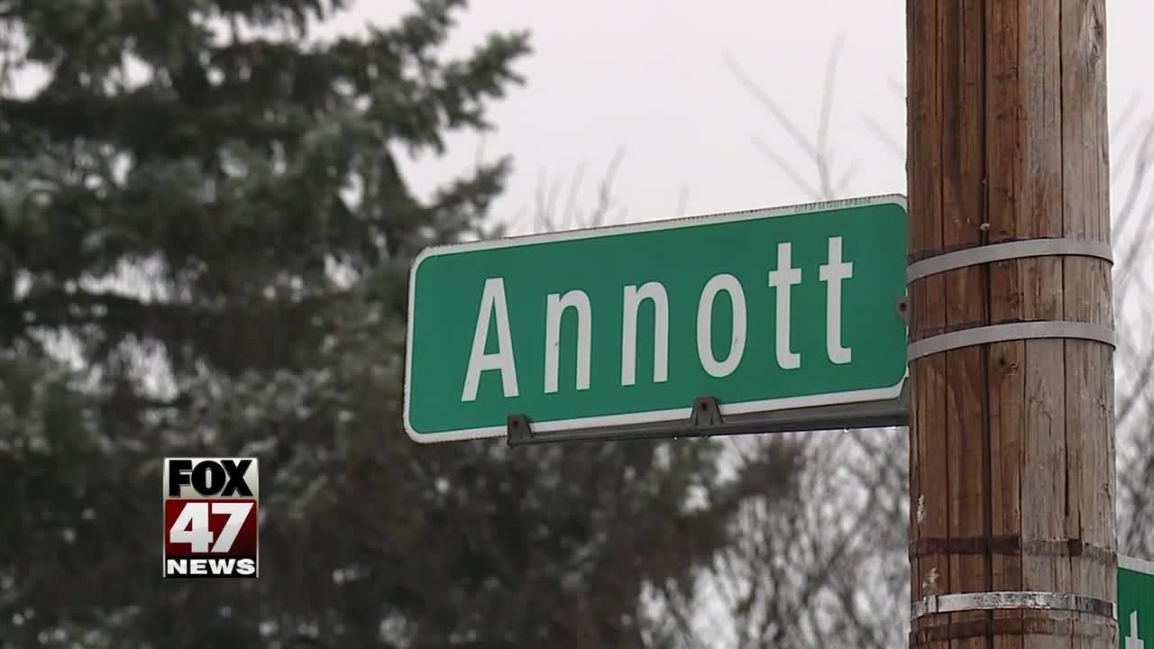 Around Armed robber shot, killed with own gunKids 11/16/18: Silver Bells in the City