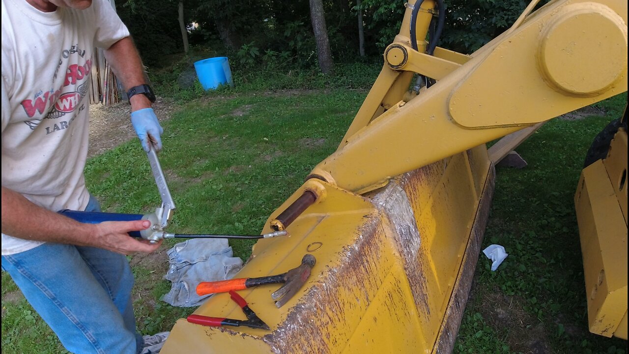 John Deere 310D Backhoe 1994 Grease Pin repair