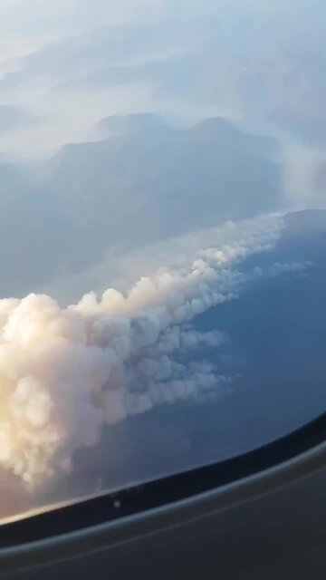 Massive Sydney bush fire filmed from plane