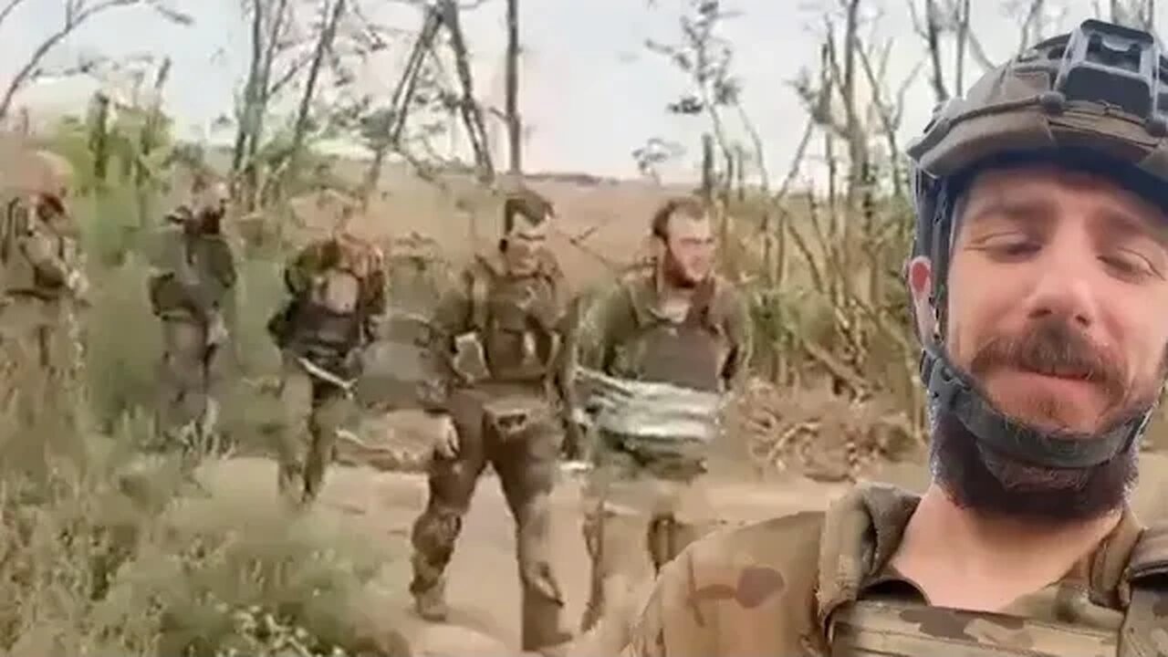 “Forest walk with Russians” Ukrainian fighters showing group of captured Russians