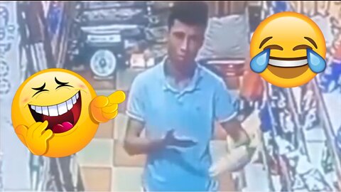 See the thief's reaction when he saw that he was being filmed