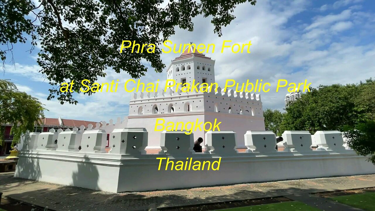 Phra Sumen Fort at Santi Chai Prakan Public Park in Bangkok