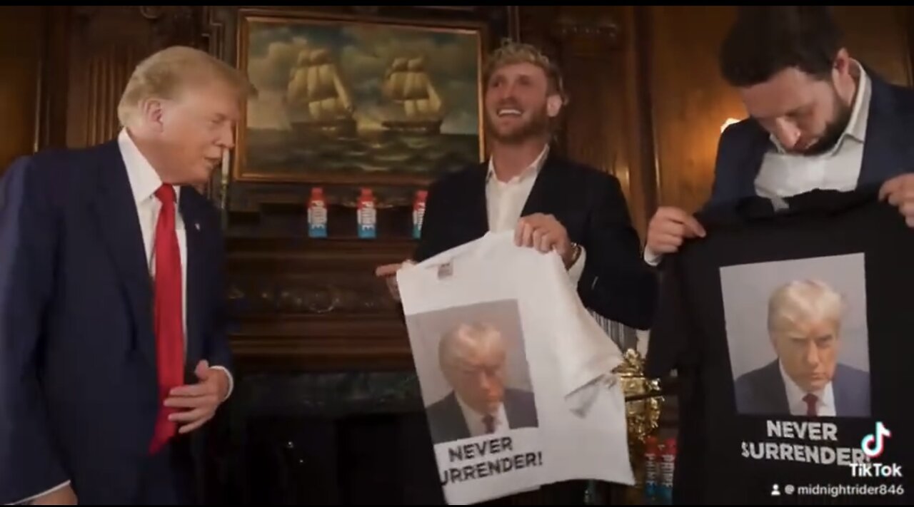 TRUMP❤️🇺🇸🥇🪽GIFTED FAMOUS🤍🇺🇸🏅🪽🎬MUGSHOT T-SHIRT ON SET💙🇺🇸🏅🏰⭐️