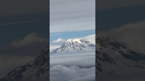 Mt Rainier, Washington - from the plane. #vulcano #shorts #viral #offbeat