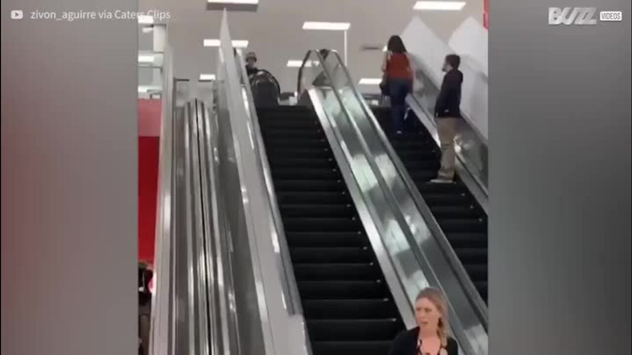 Dévaler les escalators en luge? Facile!