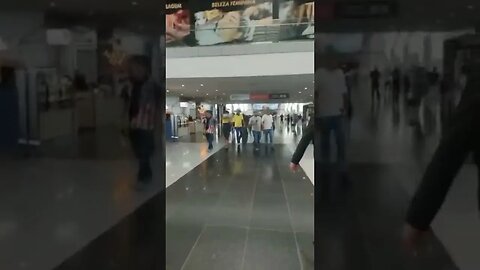 os índios em Brasília dentro do aeroporto #shorts