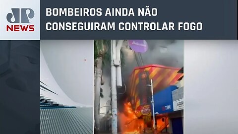 Prédio comercial é atingido por incêndio de grave proporção em Nova Iguaçu-RJ