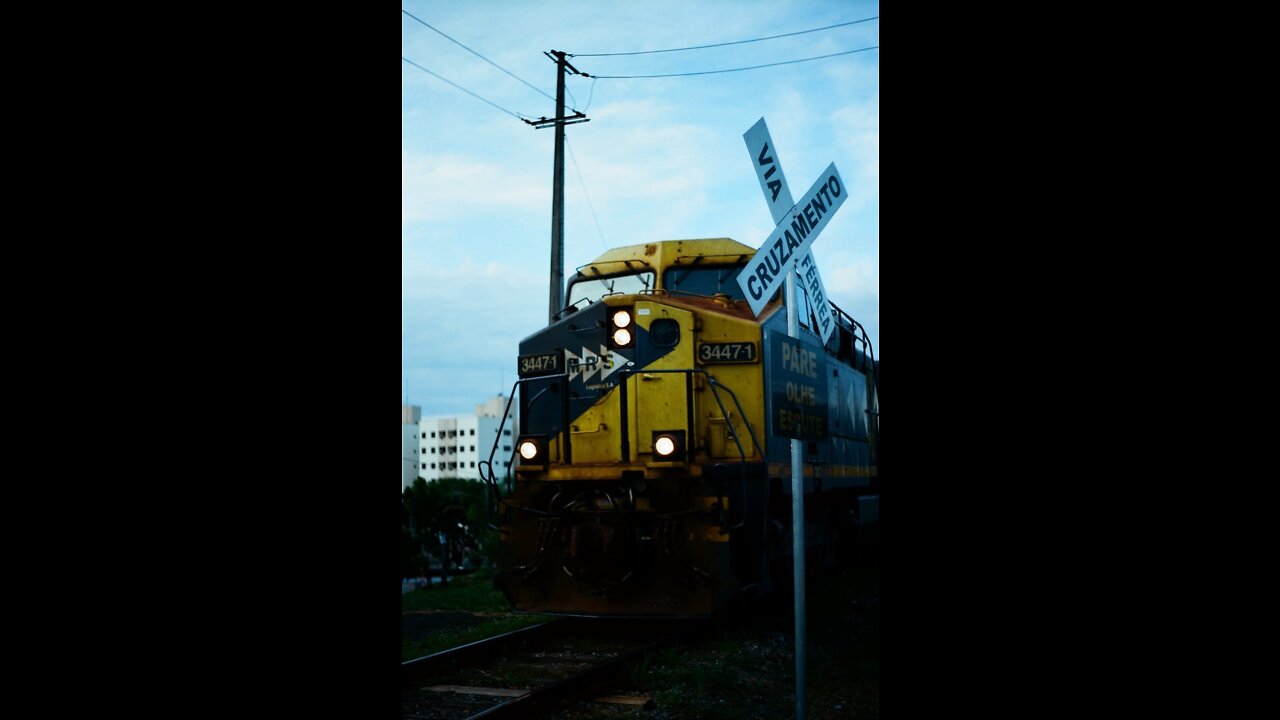 Train Pasd On Platform