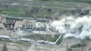 2 Ukrainian soldiers being hit by a mortar fire