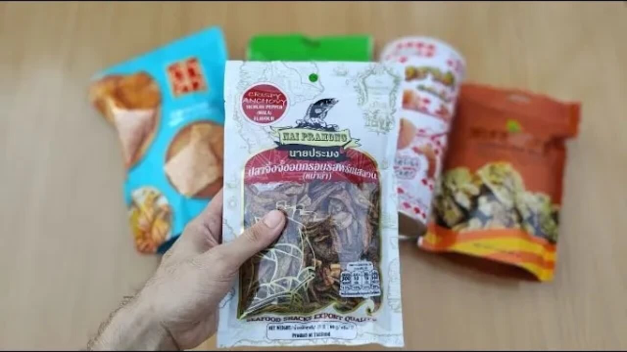 Trying 5 Thailand Snacks