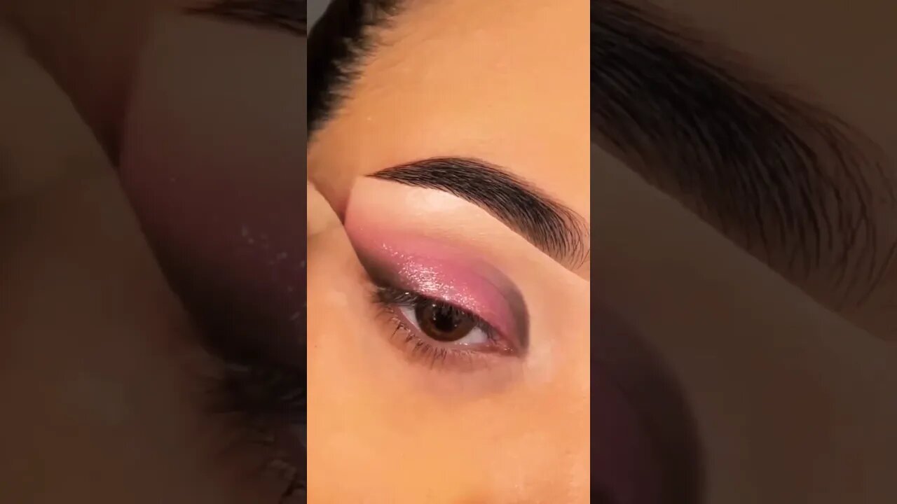 Eyeshadow Tape Trick Soft Eye Makeup