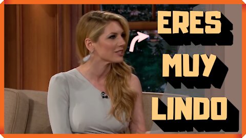 ¡KATHERYN WINNICK LE DICE AL PRESENTADOR QUE ES GUAPO! - SUBTITULADO