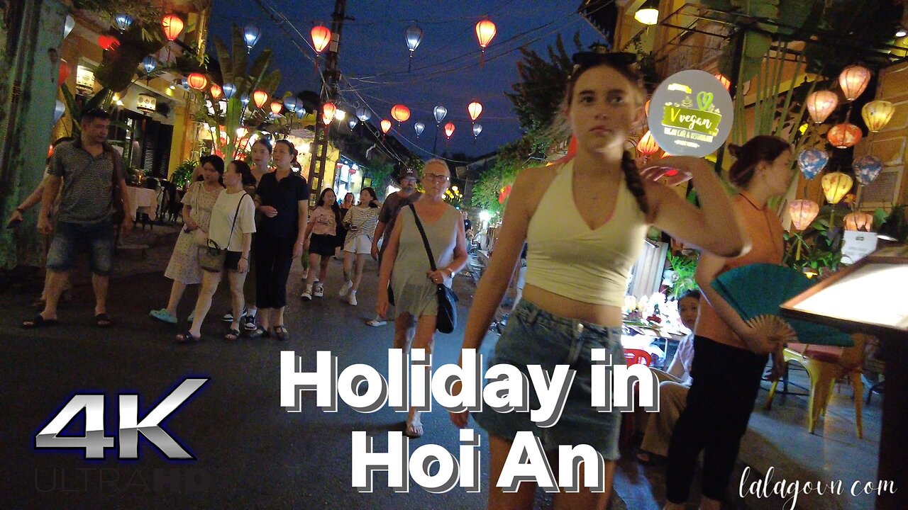 Walking around at night in Hoi An during the Vietnam summer vacation [4K HDR ASMR] Street food style