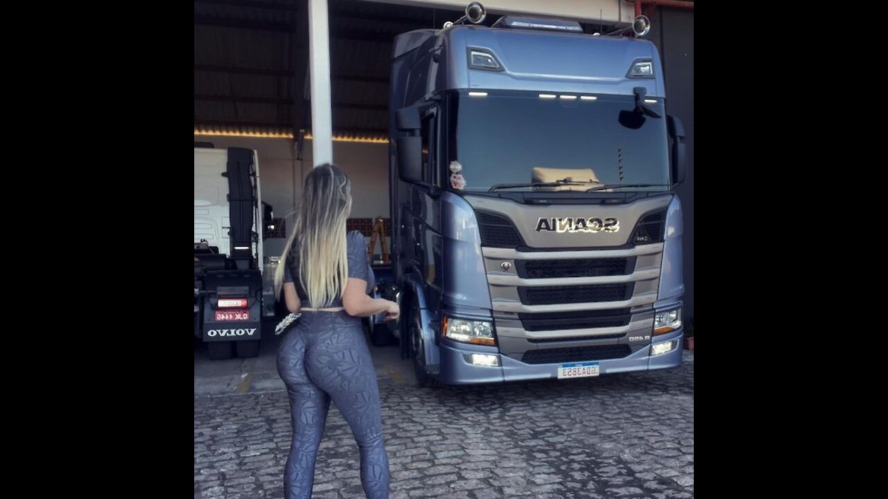 Look what machine now the blonde is well on board the air suspension on the ship is what turns on ..