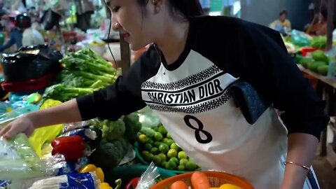 Market show, Yummy pork intestine cooking / Pork intestine with mix vegetable cooking