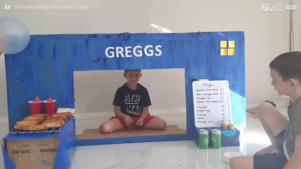 Ces enfants font venir les boulangeries Greggs à la maison