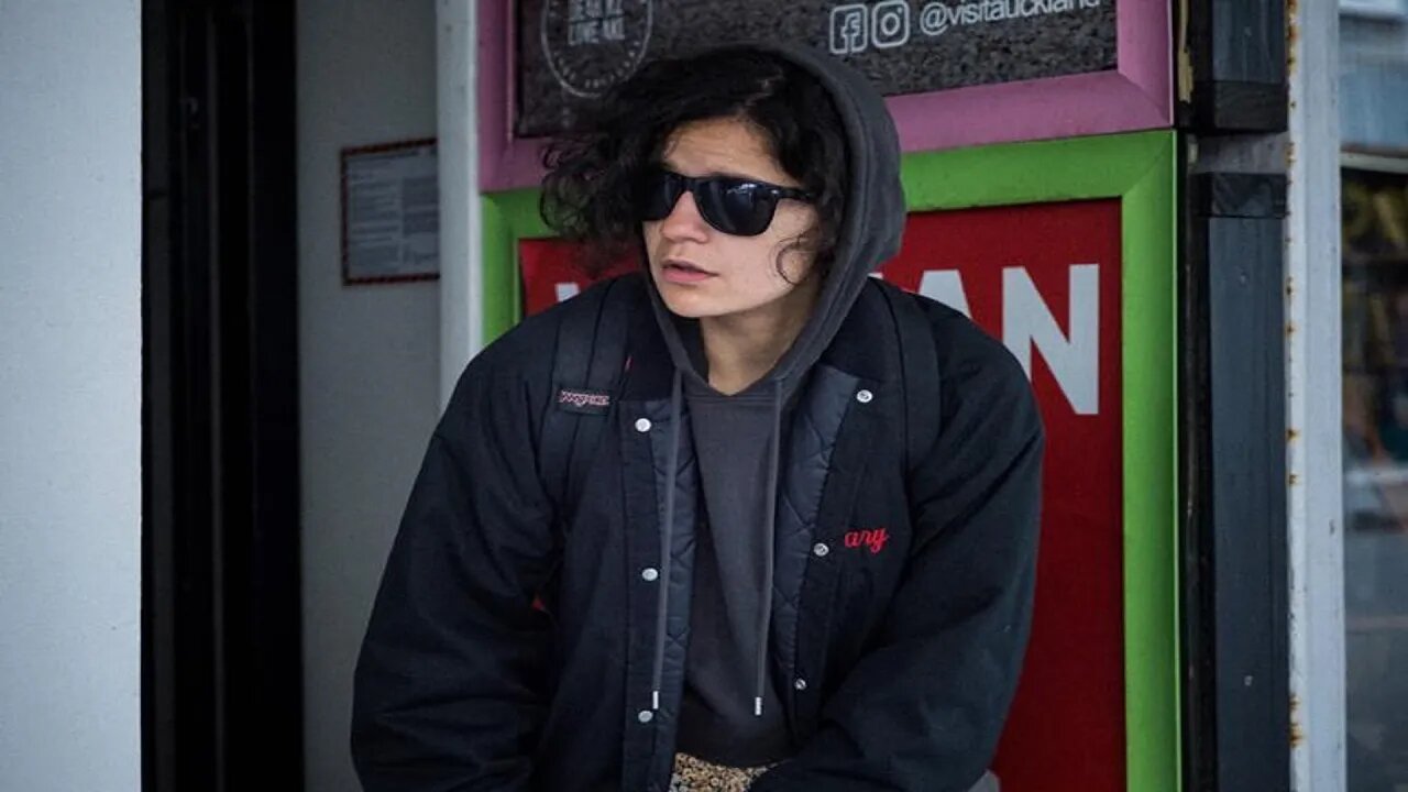 Millie Lies Low (2023) - Crítica