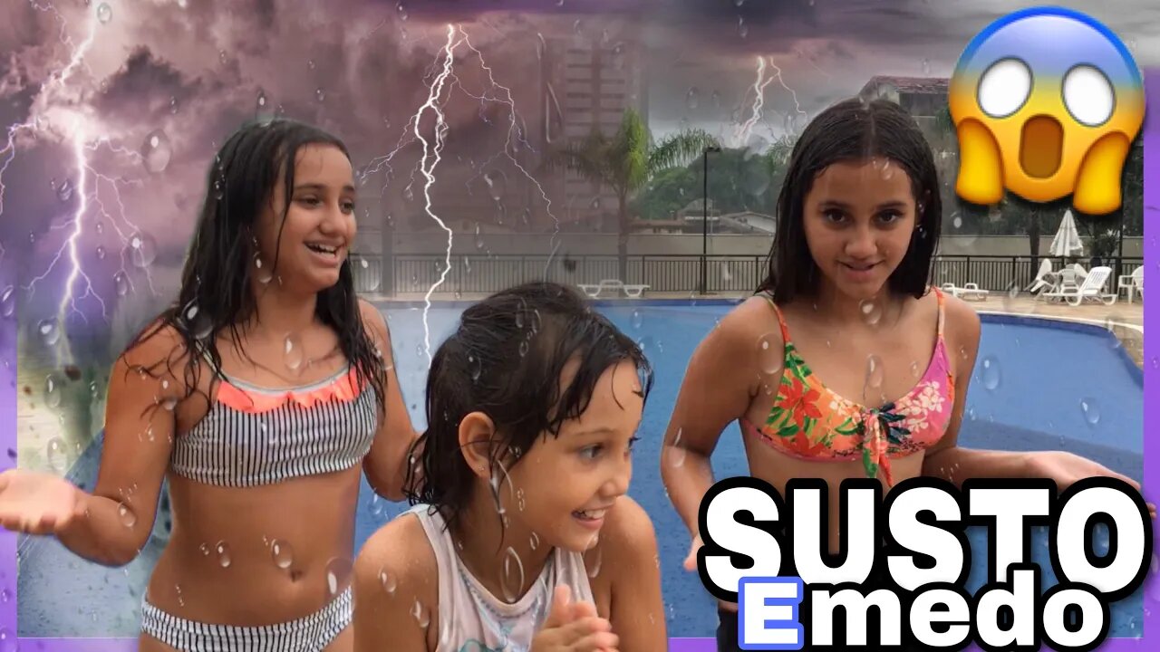 CAIU UM RAIO NA PISCINA 😱😱