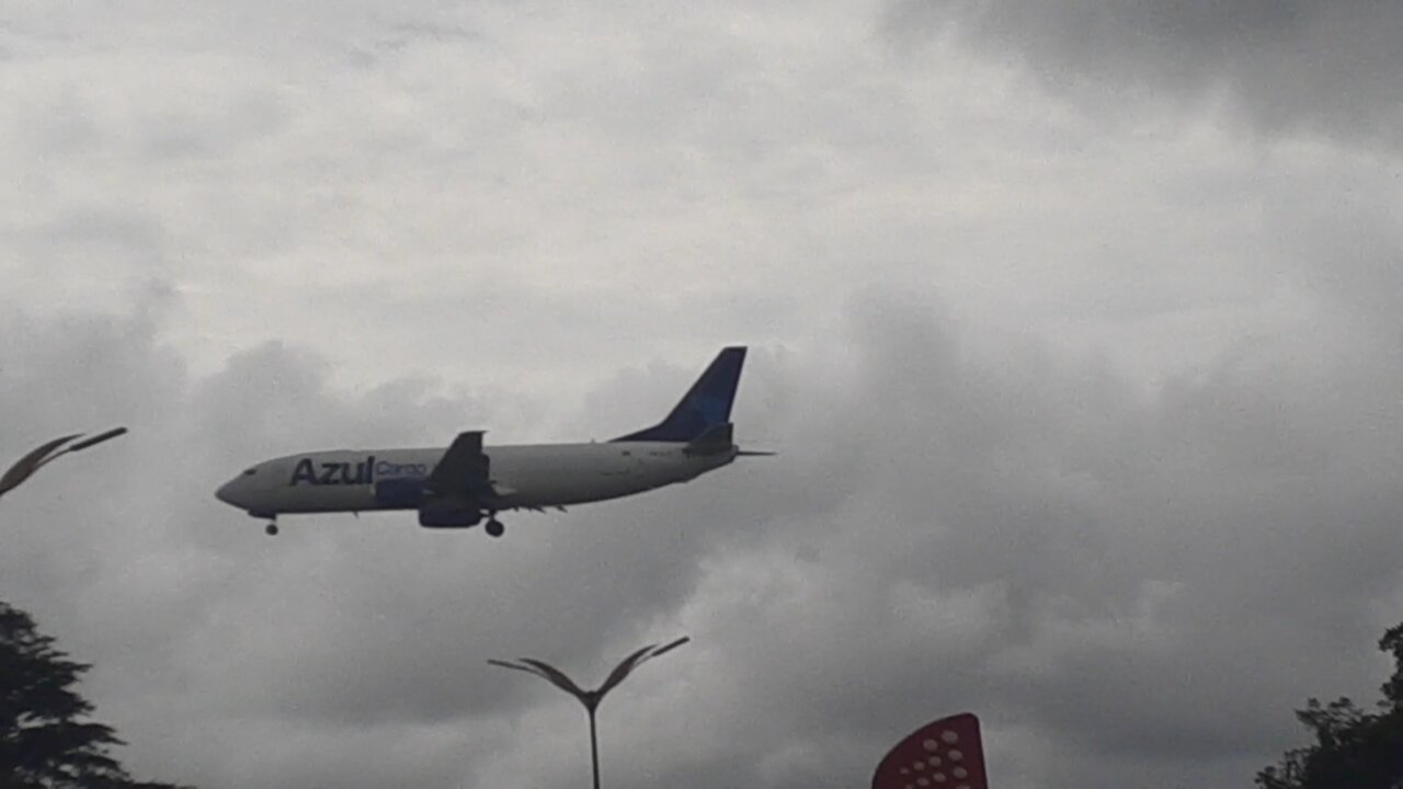 Boeing 737-400 PR-AJY on final approach coming from Campinas before to land in Manaus