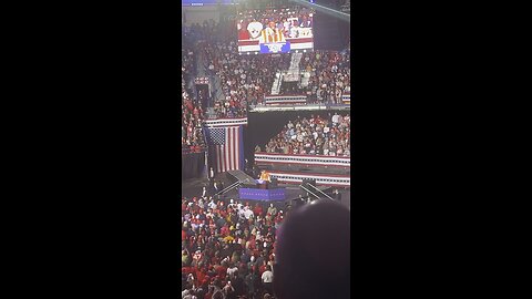 It was so amazing getting to see Trump!! 🇺🇸