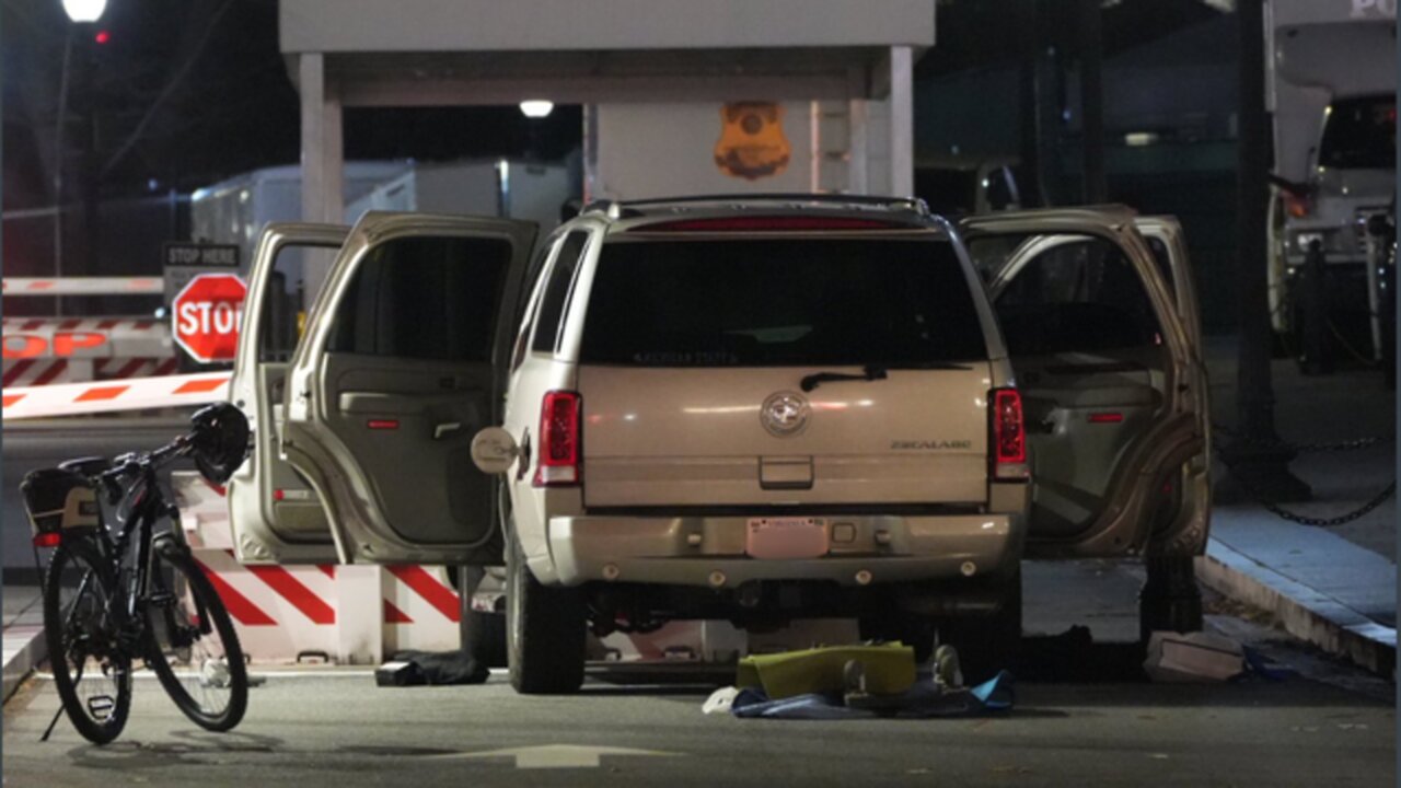 Driver Crashes into White House gates, taken into custody by the secret Service