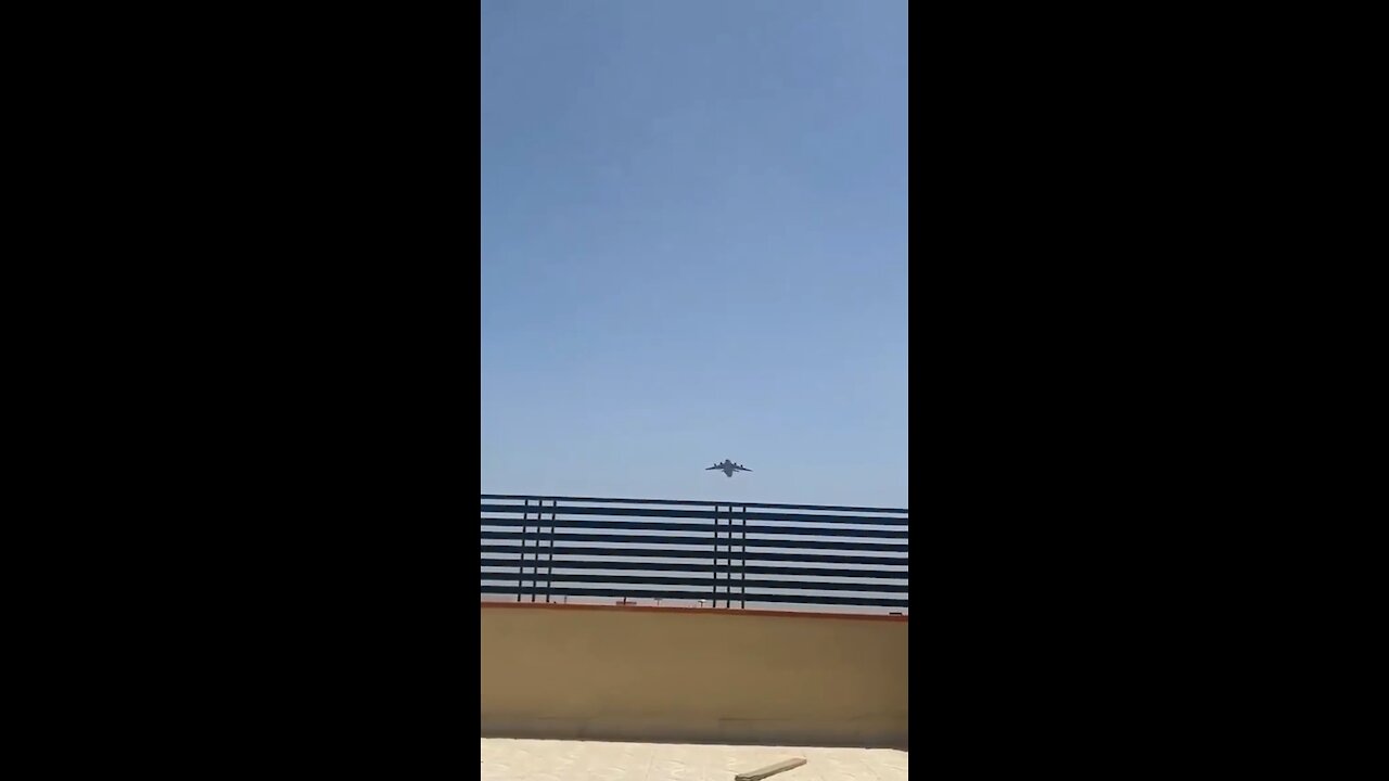 Afghan people fall from aircraft wheels try to escape Taliban