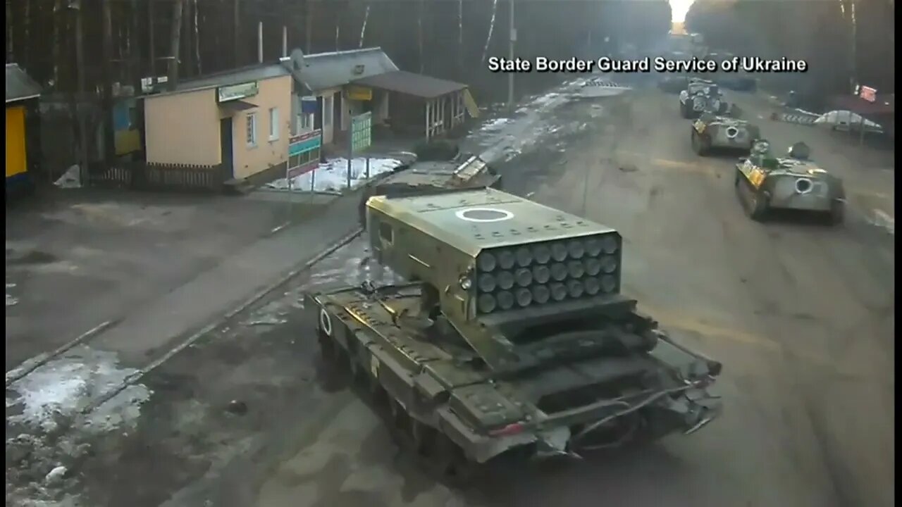 ★★★ Russian armoured column seen entering Ukraine from Belarus