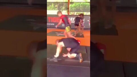 Man 😱 that sweep tho #shorts #viralshorts #saintpee #viral #mma #subscribe