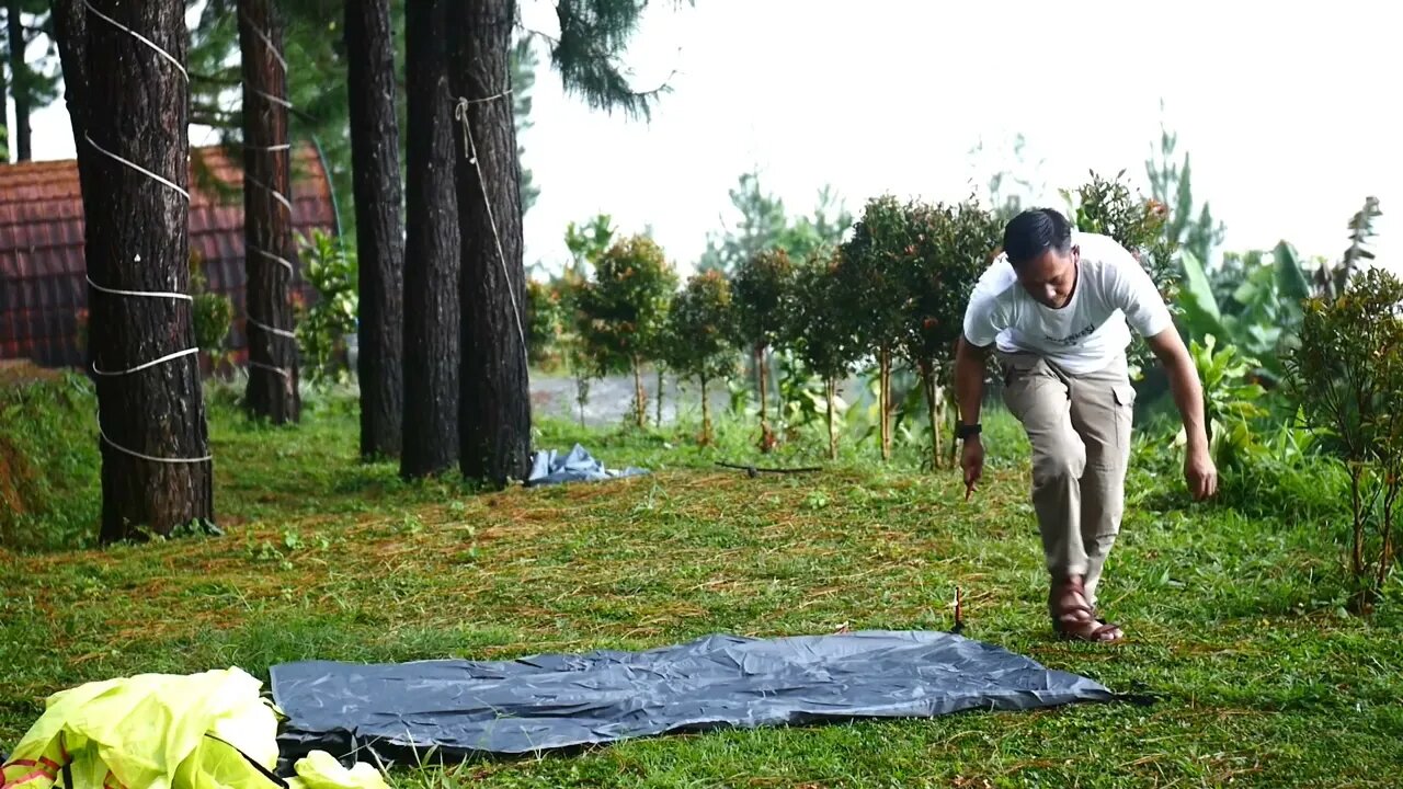 SOLO CAMPING - BERKEMAH DI SAAT HUJAN DAN MENIKMATI SECANGKIR KOPI. ASMR-11